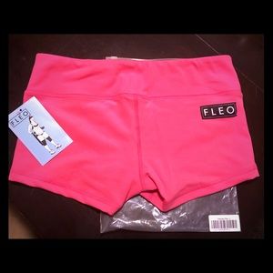 Fleo size medium flamingo pink NWT
